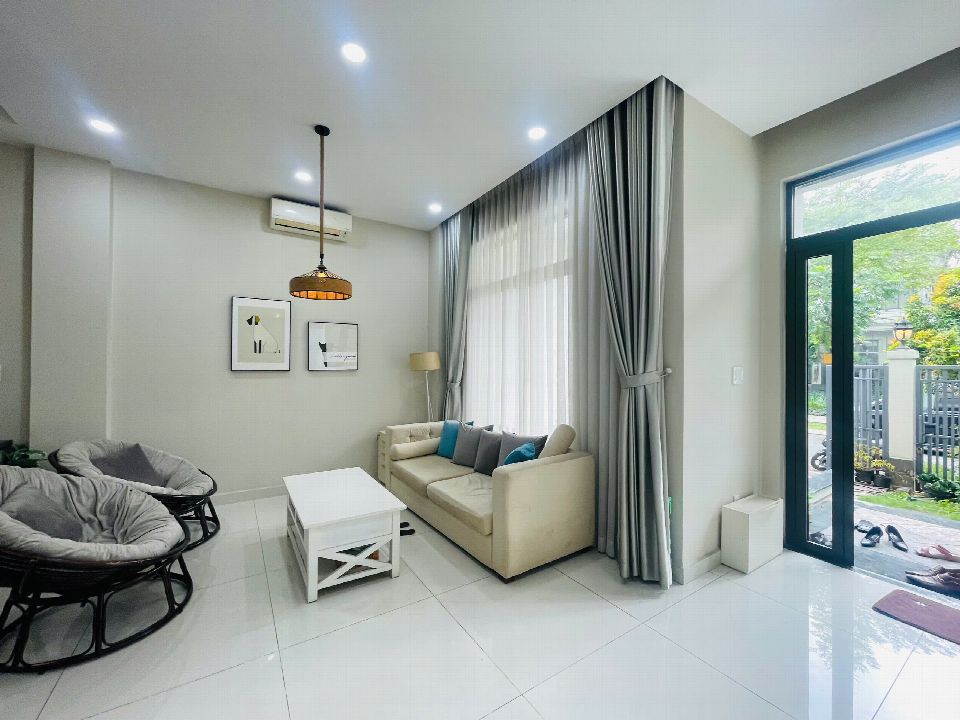 EM LONG CÓ CĂN NHÀ PHỐ VIEW CÔNG VIÊN FULL NỘI THẤT CHO THUÊ 37 TRIỆU · Biệt thự · Lakeview City