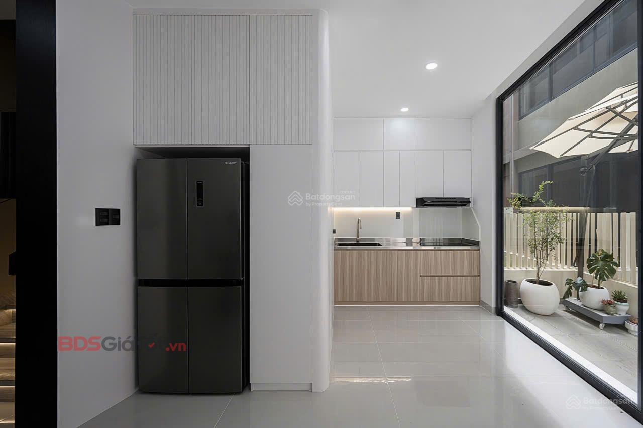 Cho thuê shophous global city nhà hoàn thiện đẹp có thang máy giá chỉ 45tr/th