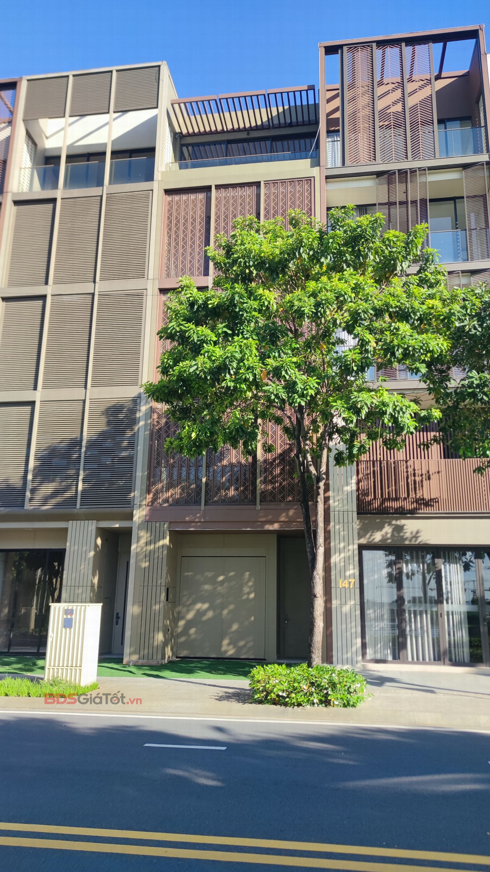 Cho thuê Shophouse The Global City mặt Nhạc nước đường N2 rộng 20m, sát 6 toà chung cư, gần TTTM