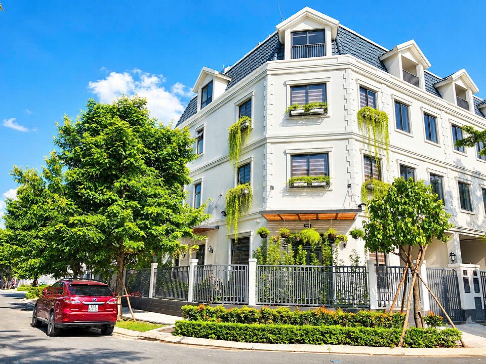 Cần cho thuê nhà phố góc hai mặt tiền gần hồ cảnh quan, nhà đã hoàn thiện · Nhà phố · Lakeview City