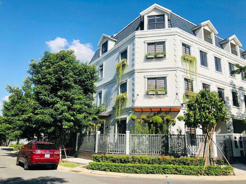 EM LONG CHO THUÊ NHÀ PHỐ SÂN VƯỜN - GÓC 2 MẶT TIỀN, DT 8X20M FULL NỘI THẤT GIÁ 40 TRIỆU. LIÊN HỆ 0923121998 · Nhà phố · Lakeview City