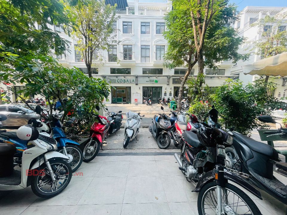 Shophouse Share tầng trệt + lửng, 2wc, có bếp, máy lạnh cho thuê 20 triệu thương lượng · Shophouse · Lakeview City