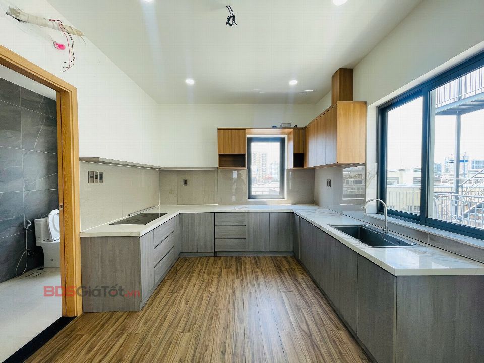 Shophouse góc 140m2 mặt tiền đường song hành. Nhà mới có thang máy giá 45 triệu/tháng · Shophouse · Lakeview City