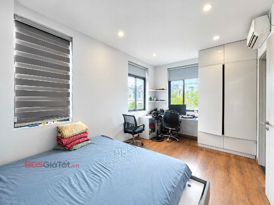 Shophouse góc 2 mặt tiền phù hợp ở và làm văn phòng, có thang máy. Giá 35 triệu/tháng · Shophouse · Lakeview City