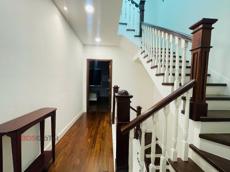 Dọn vào ở ngay Nhà Phố view công viên full nội thất 5pn-6wc. Giá 35 triệu còn thương lượng · Nhà phố · Lakeview City