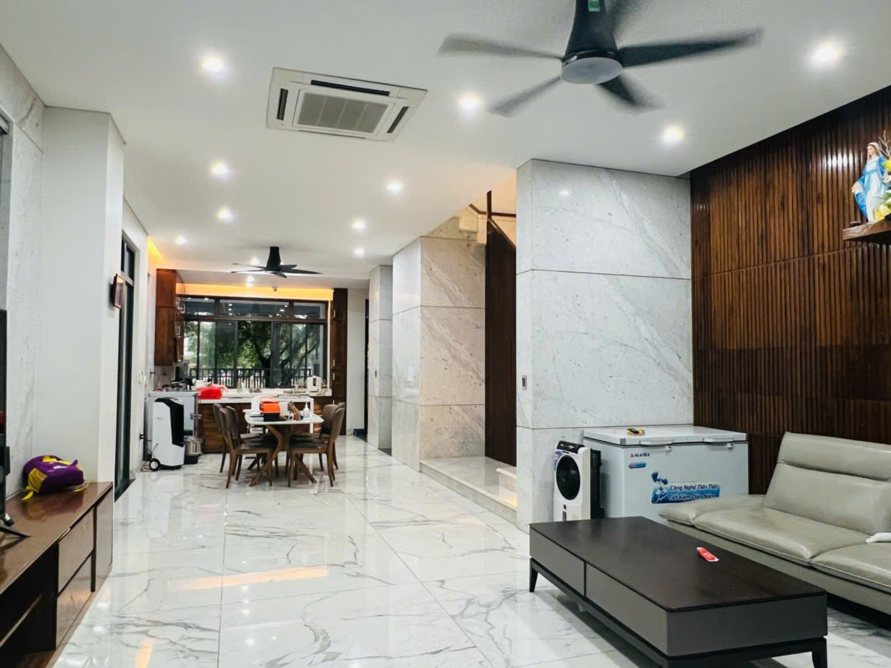EM LONG CHO THUÊ BIỆT THỰ HỒ SIÊU VIP FULL NỘI THẤT SẴN VÀO Ở GIÁ 50 TRIỆU