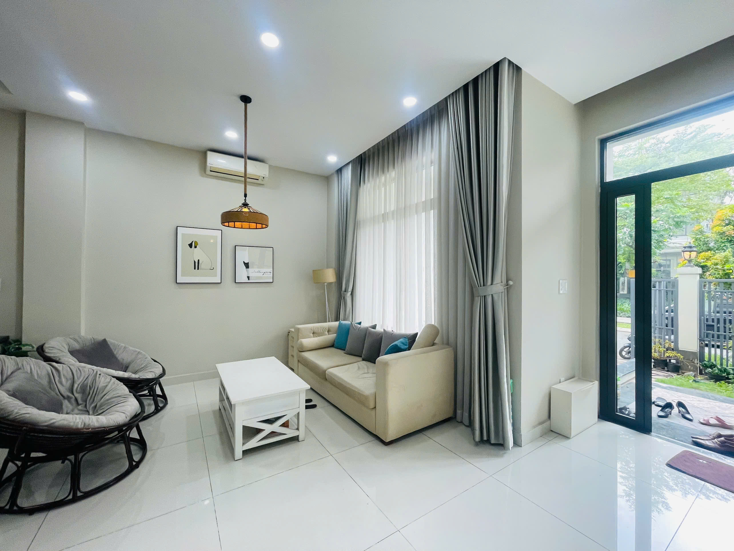 Nhà phố nội thất hiện đại 5pn-5wc view công viên cần cho thuê giá 37 triệu/tháng