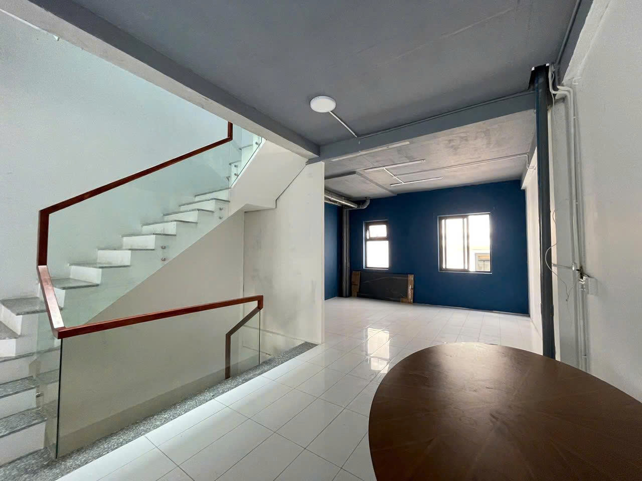 25 triệu/tháng Nhà Phố phù hợp làm kho, công ty văn phòng đại diện. Diện tích 5x20m 1 trệt 3 lầu
