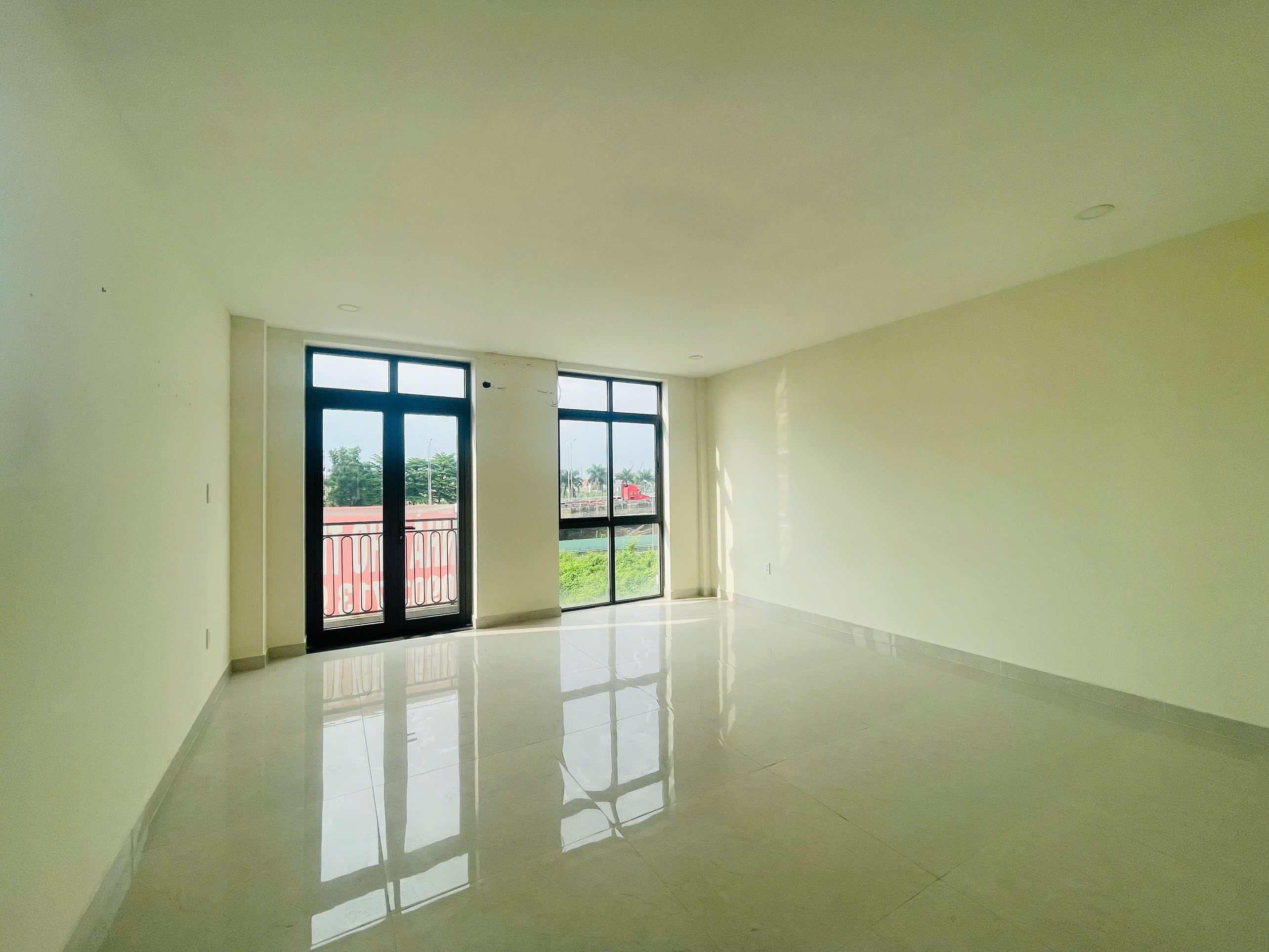 Shophouse góc vườn mặt tiền đường song hành Lakeview City cho thuê 45 triệu/tháng