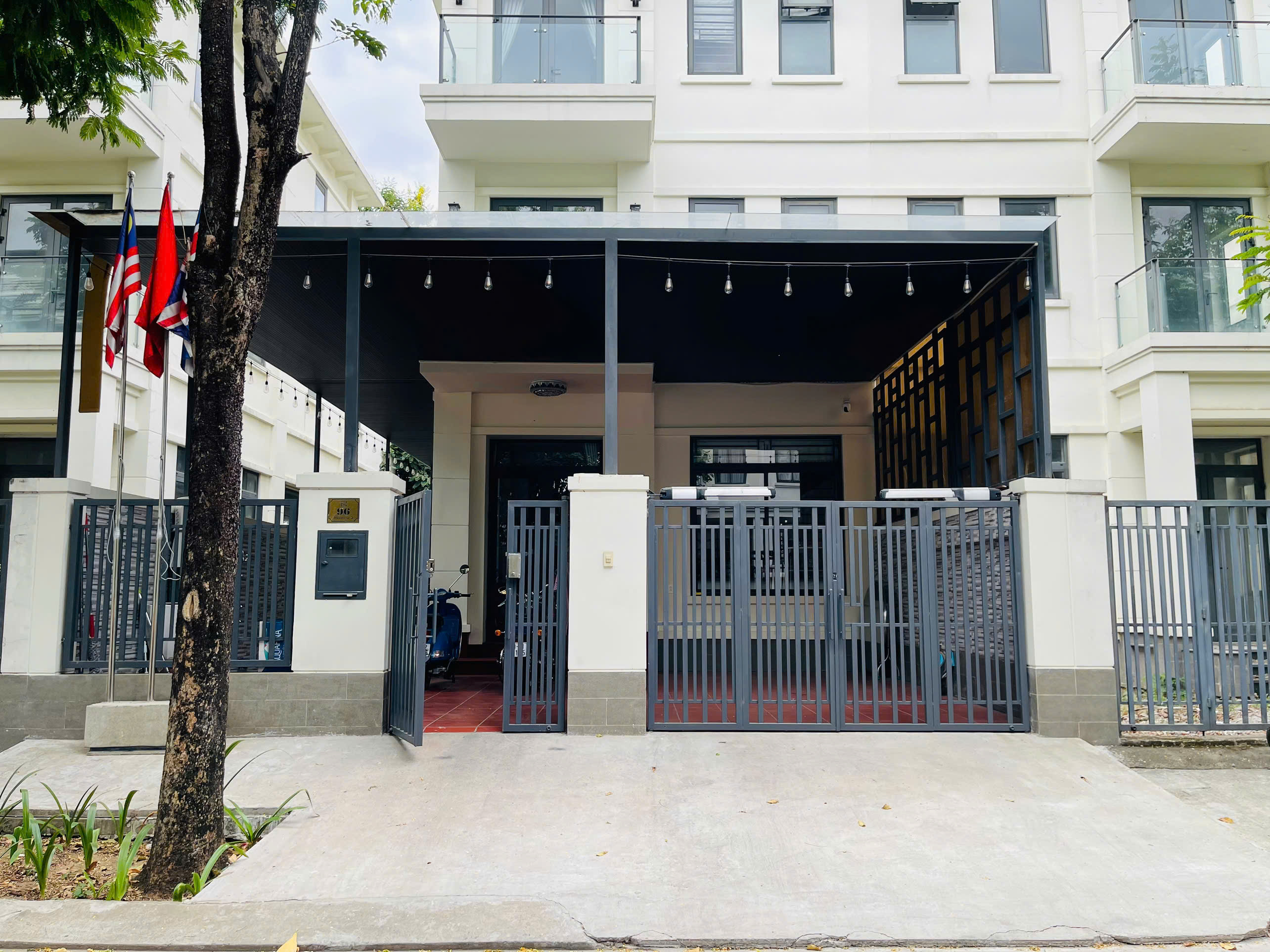 Siêu VIP Biệt Thự view hồ full nội thất 5pn-5wc giá 50 triệu. Có phòng ngủ dưỡi, ngay hồ bơi